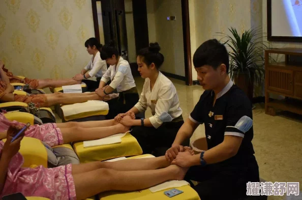 芳芳爽舒服死了按摩，竟然被传与神秘富豪约会，背后真相让人震惊！